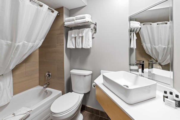 Double Queen Bathroom