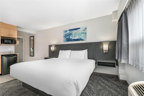 King Guest Room with Kitchenette