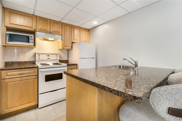 King Guest Room with Full Kitchen