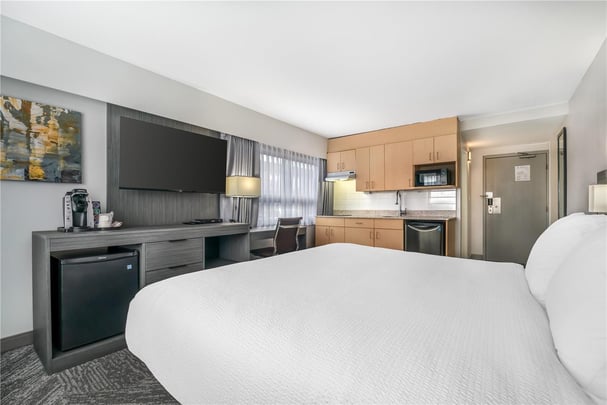 King Guest Room with Kitchenette