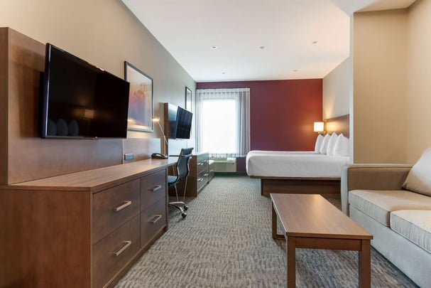 King Suite w/ Sofa Bed