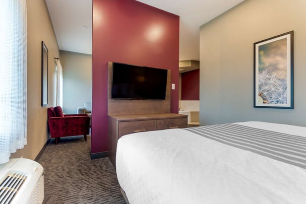 King Whirlpool Suite