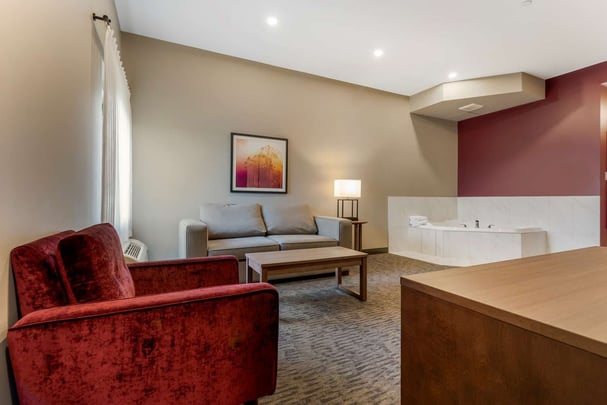 King Whirlpool Suite