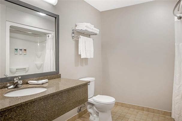 Double Queen Room Bath