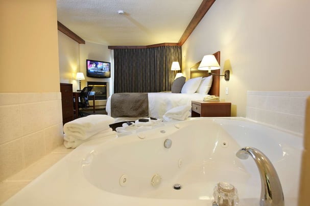 King Suite Jetted Tub