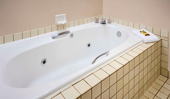 Queen Suite Jetted Tub