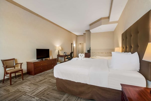 queen jacuzzi gtzwng