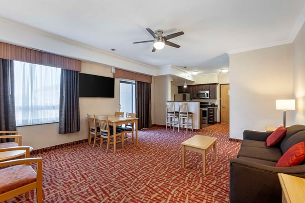 Suite | 1 King & 2 Double Beds | 2 Bedrooms