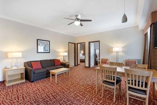 Suite | 1 King & 2 Double Beds | 2 Bedrooms