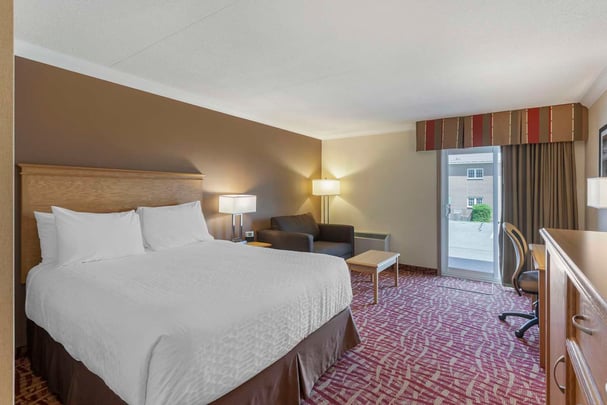 Queen Bed with Sofabed & Patio