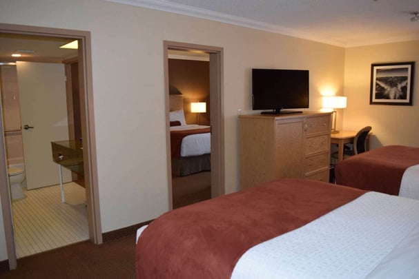 Suite | 3 Queen Beds