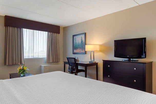 Queen Bed Standard & Accessible