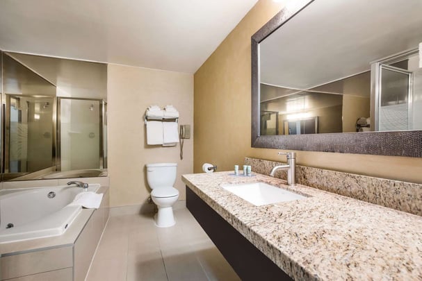 King Bathroom w/ Jetted Tub