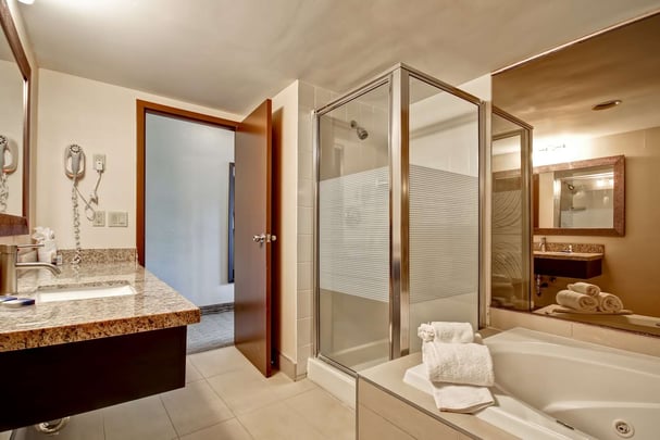 Guest Bathroom w/ Jetted Tub