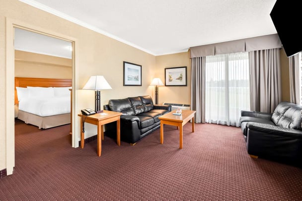 BW Plus ThunderBay ON KingSuiteFireplace