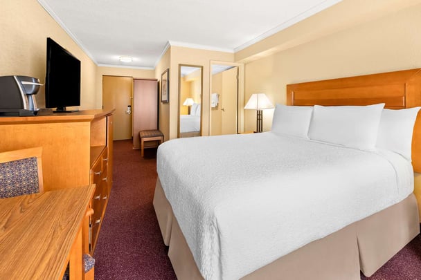 BW Plus ThunderBay ON Queen