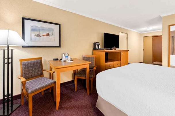 BW Plus ThunderBay ON Queen