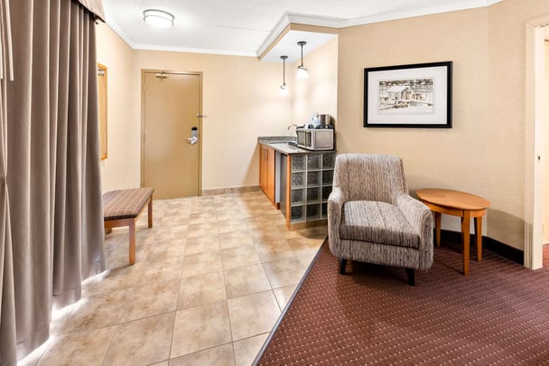 BW Plus ThunderBay ON SuiteKingFireplace