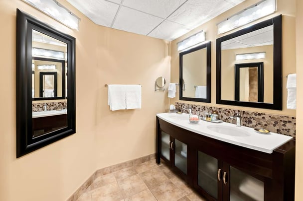 BW Plus ThunderBay ON SuiteKingFireplace