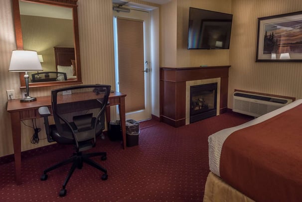 Spa Suite 1 King Bed Whirlpool tub