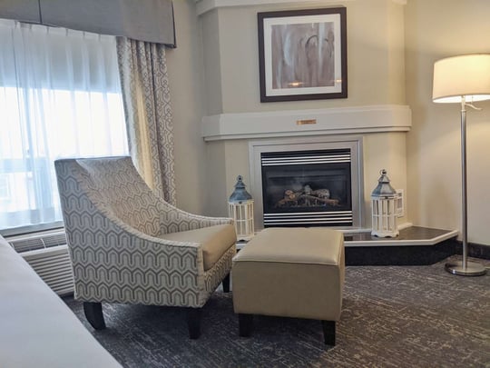 King Suite Fireplace/Jacuzzi