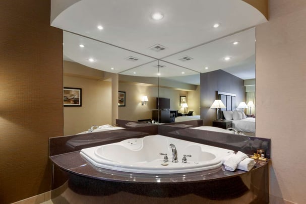 King Jacuzzi Suite