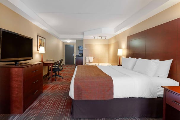 King Suite with Jetted Tub and Sofabed