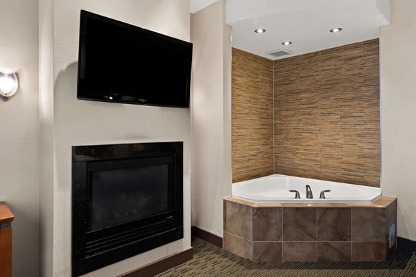 Suite King with Soaker Tub
