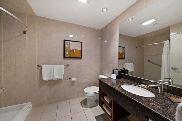 Bathroom - Suite King with Jetted Tub