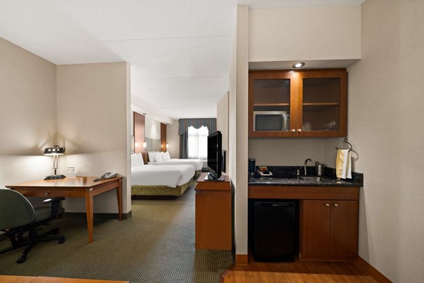 Suite 2 Queen Beds with Fireplace