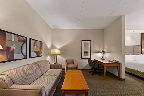 Suite 2 Queen Beds with Fireplace