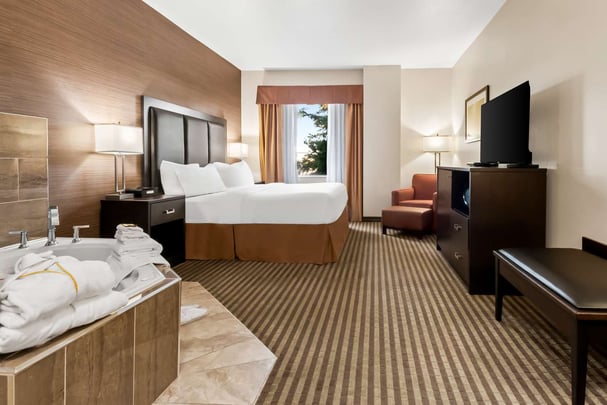 King Whirlpool Suite