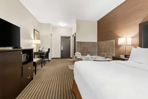 King Whirlpool Suite