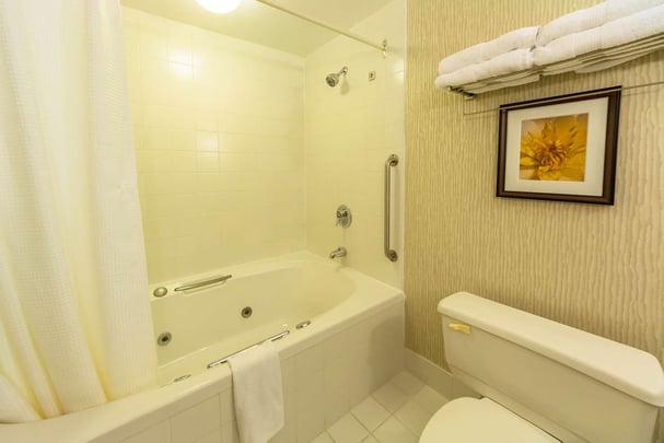 2-person whirlpool tub