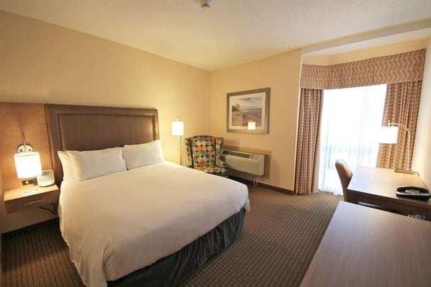 Executive Queen bedroom with whirlpool bath