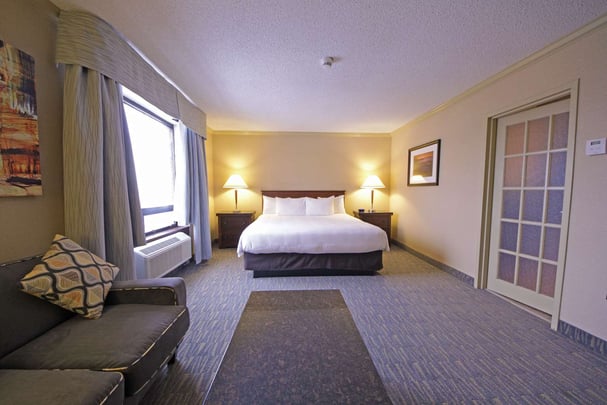 Dream Suite with sitting area