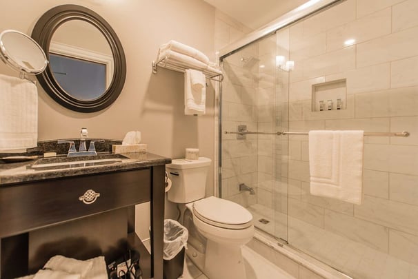 Standard Two Queen Bed Bathroom