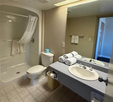 Queen Suite Bathroom