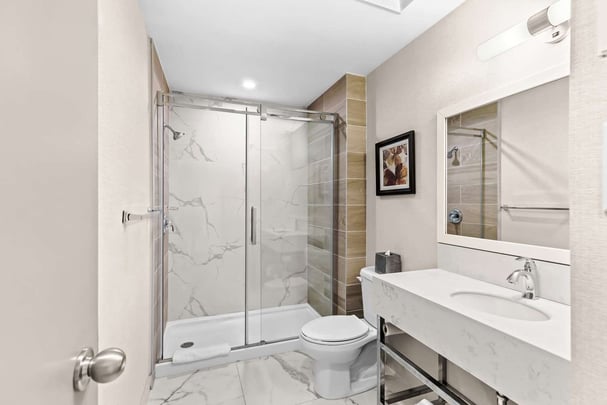 2 Queen Bed Bathroom