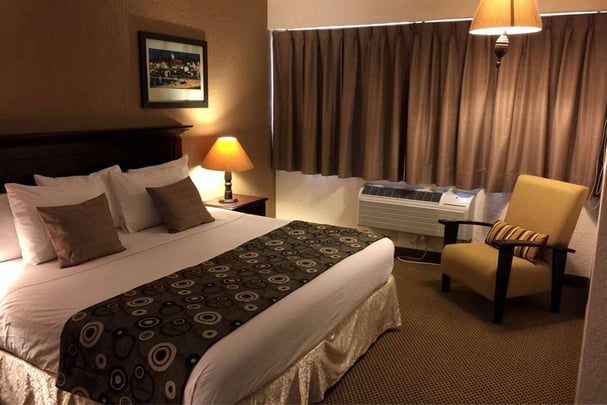 Standard room with a king bed