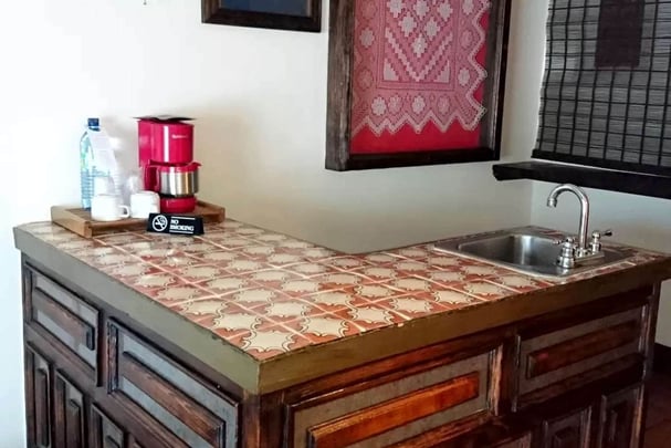 Standard room with a queen bed