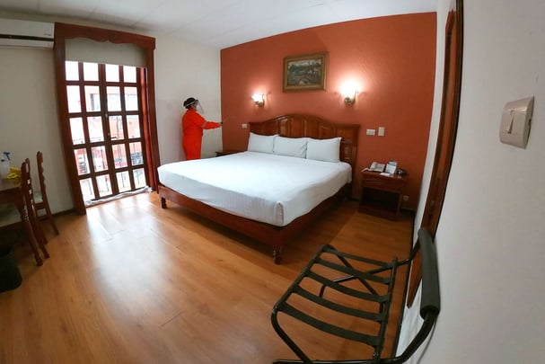 1 king bed non smoking