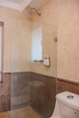 Suite Bathroom