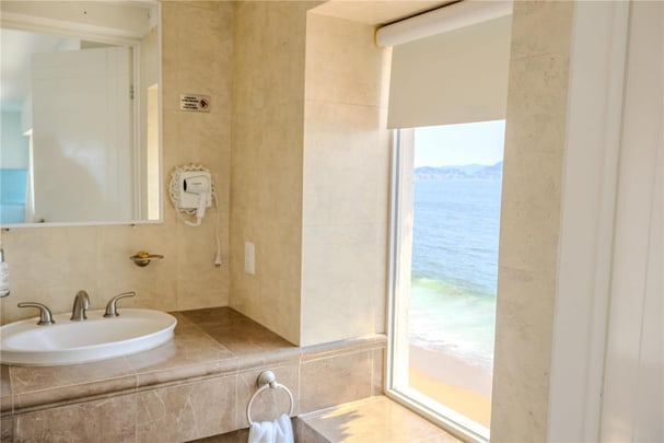 Suite Bathroom