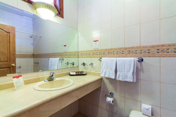 Deluxe room, Bathroom