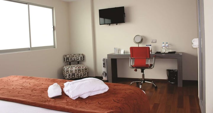 GUEST ROOM TWO SINGLE BED