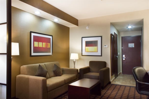 Suite King Bed with Sofa Bed