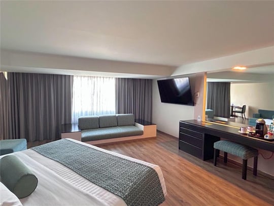 Junior Suite Upper Level