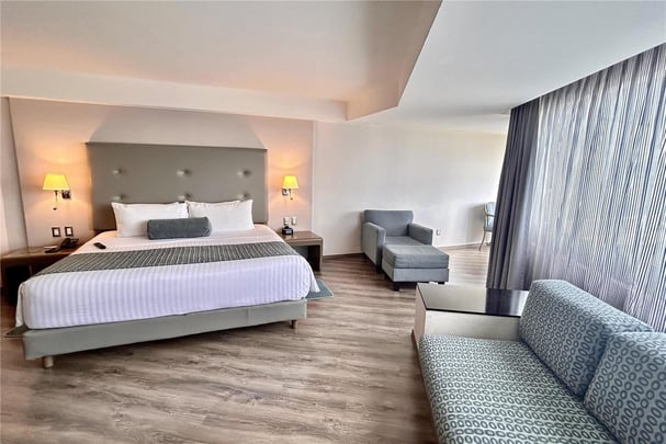 Junior Suite Upper Level