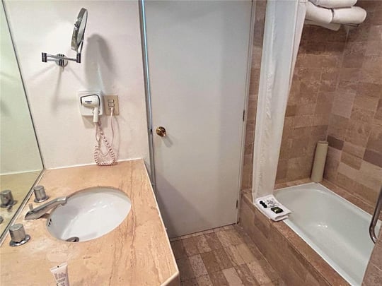 Double Suite Standard Bathroom